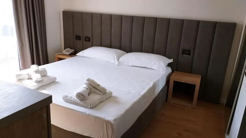 a&g dbl economy 1.jpg